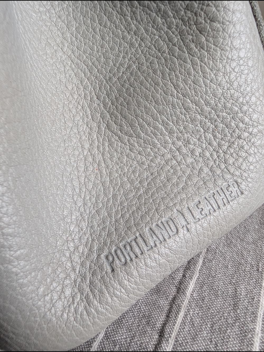 NWOT Butterfly Bucket Bag Pebbled Leather Crossbody in Light Gray No Strap - Picture 7 of 11